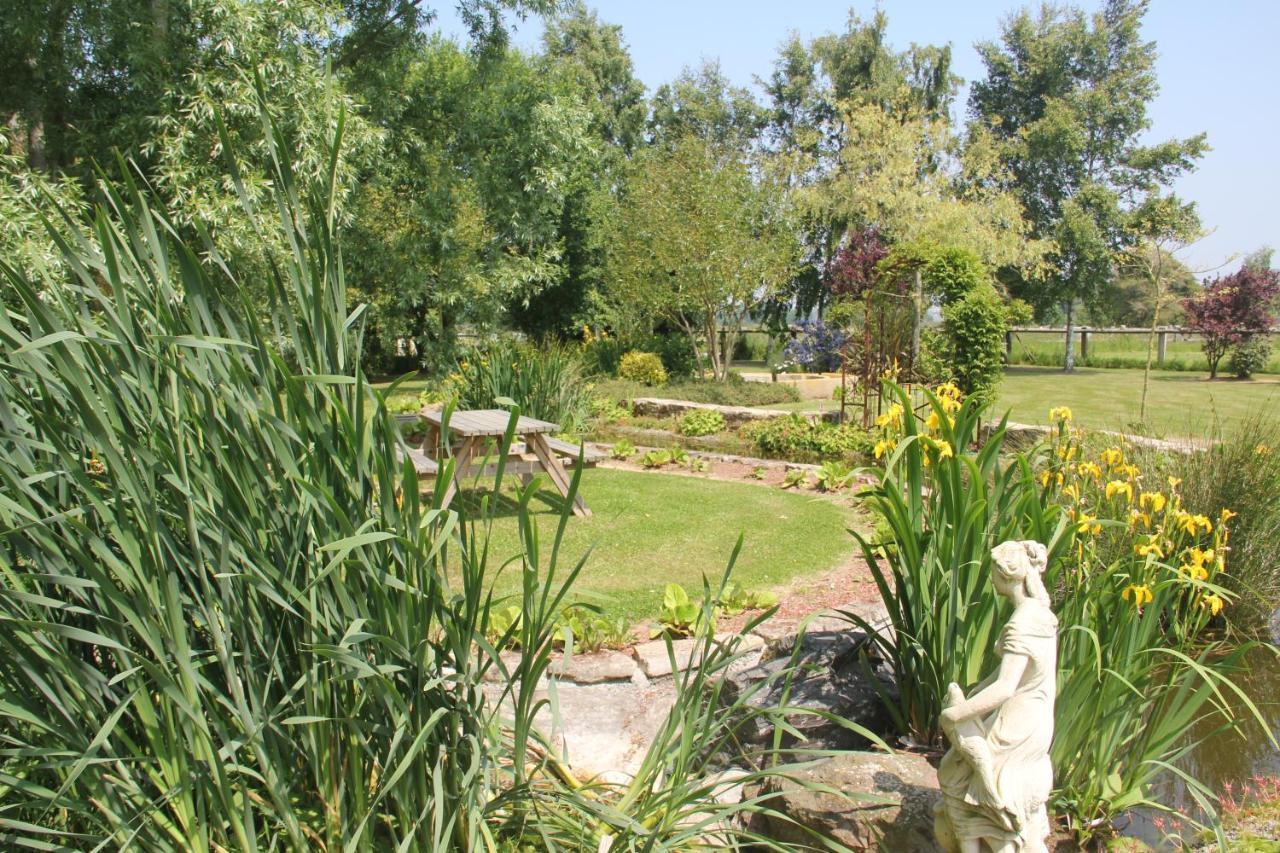 Logis Du Grand Pin Apartman Saint-Martin-des-Entrées Kültér fotó
